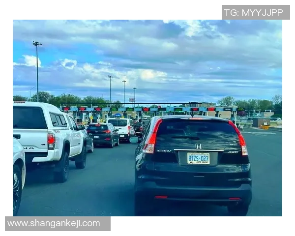 多伦多与芝加哥城市发展比较及生活成本分析探讨