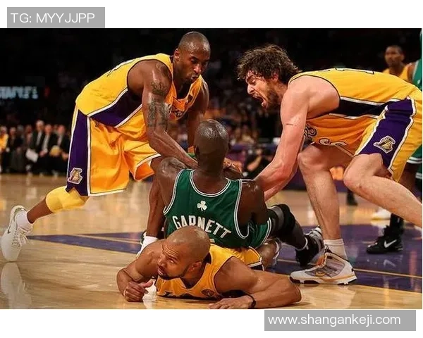 1997年公牛与湖人对决回顾：传奇球队的巅峰对抗与历史瞬间